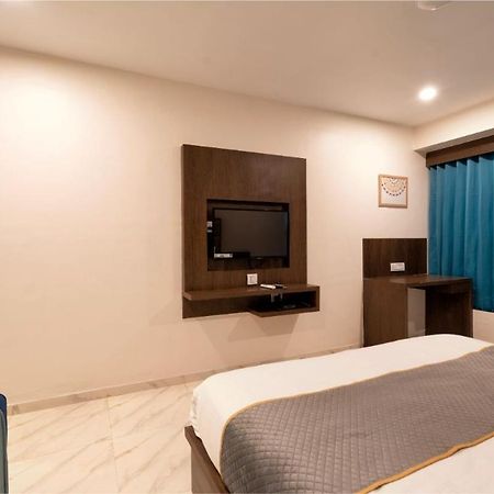 Hotel Royal 24 Ahmadabad Zewnętrze zdjęcie