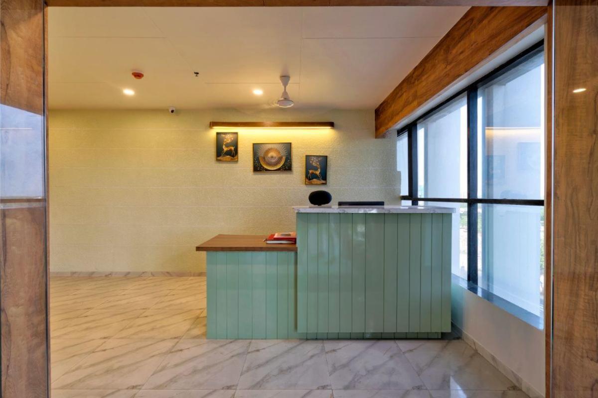 Hotel Royal 24 Ahmadabad Zewnętrze zdjęcie