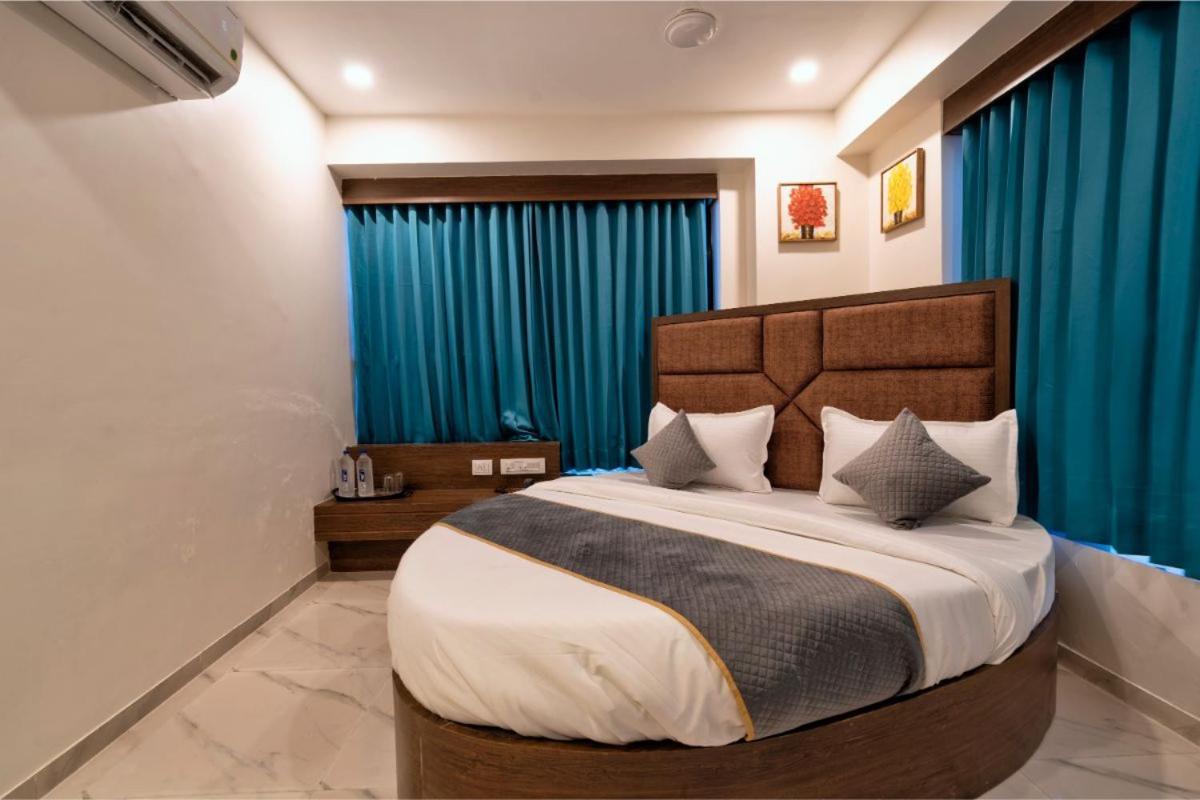 Hotel Royal 24 Ahmadabad Zewnętrze zdjęcie