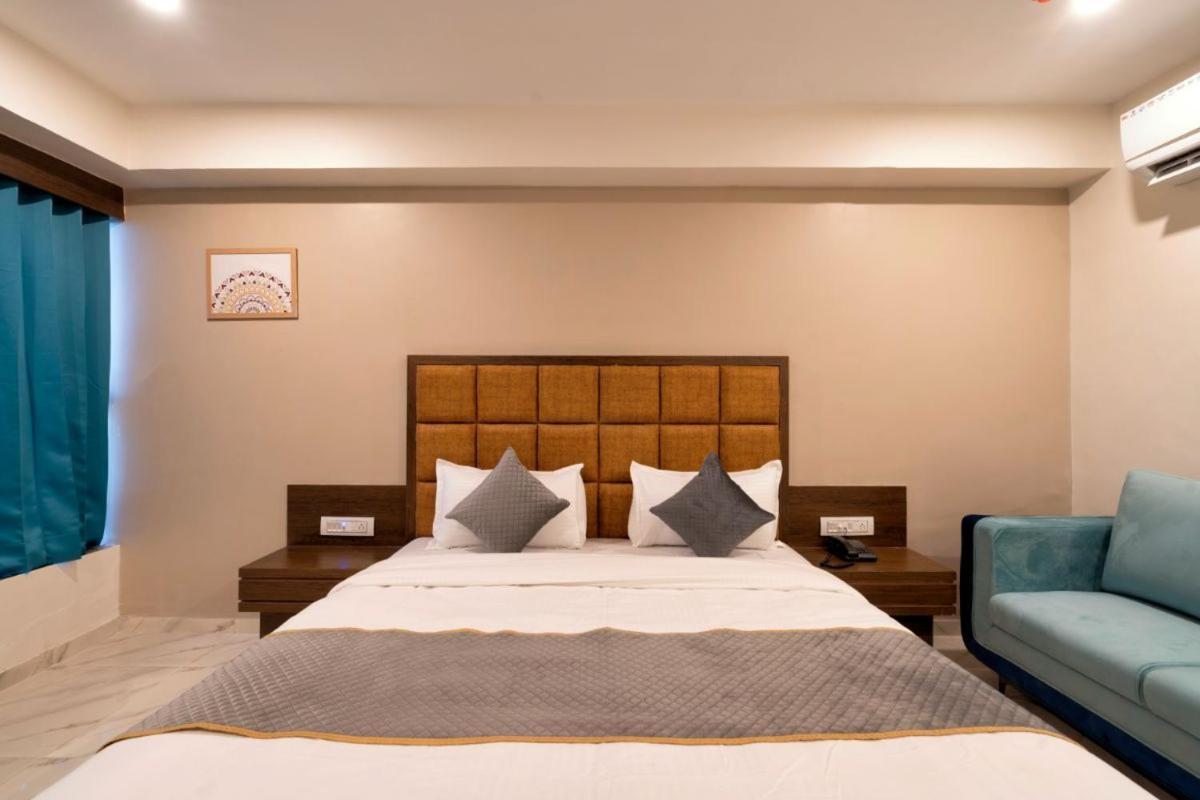 Hotel Royal 24 Ahmadabad Zewnętrze zdjęcie