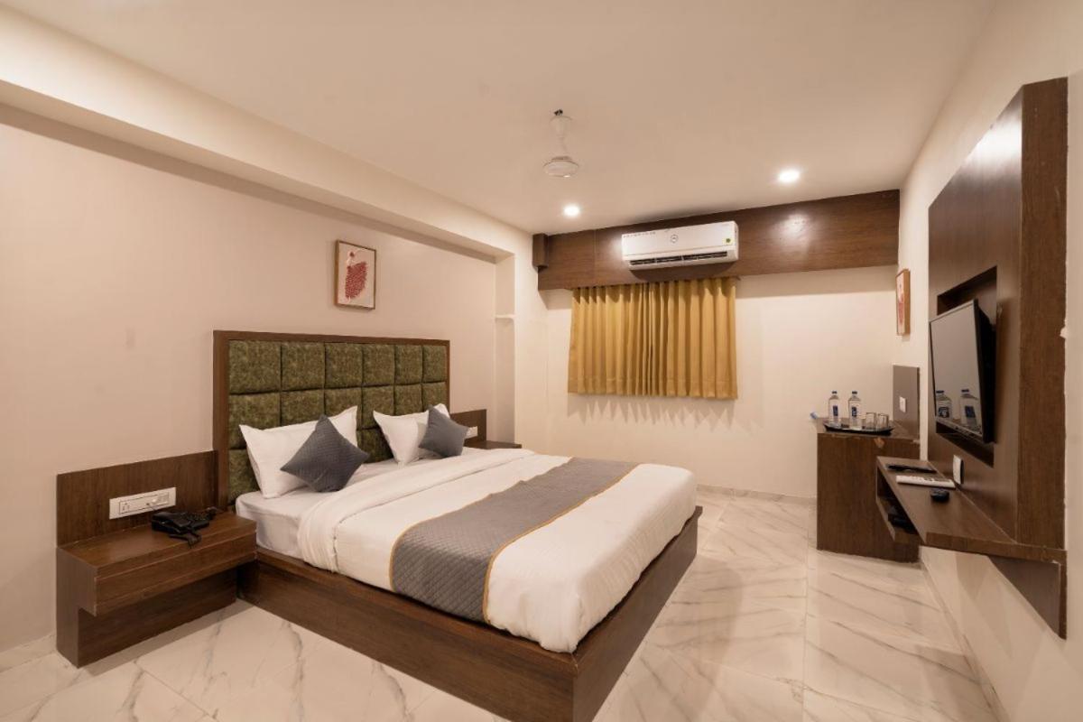 Hotel Royal 24 Ahmadabad Zewnętrze zdjęcie