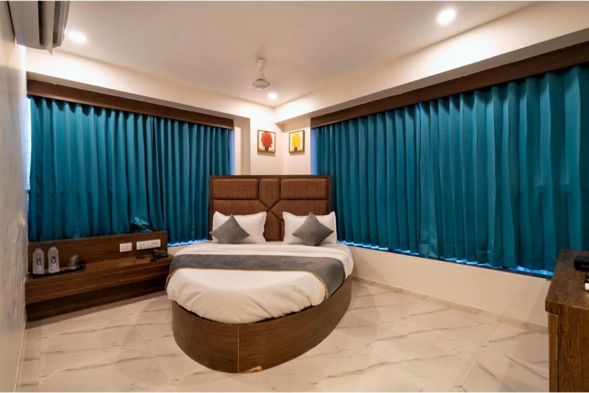 Hotel Royal 24 Ahmadabad Zewnętrze zdjęcie