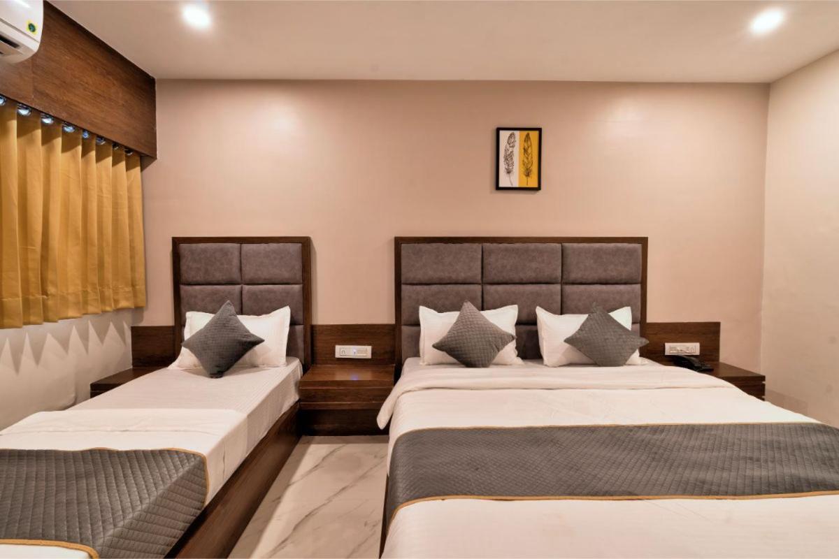 Hotel Royal 24 Ahmadabad Zewnętrze zdjęcie