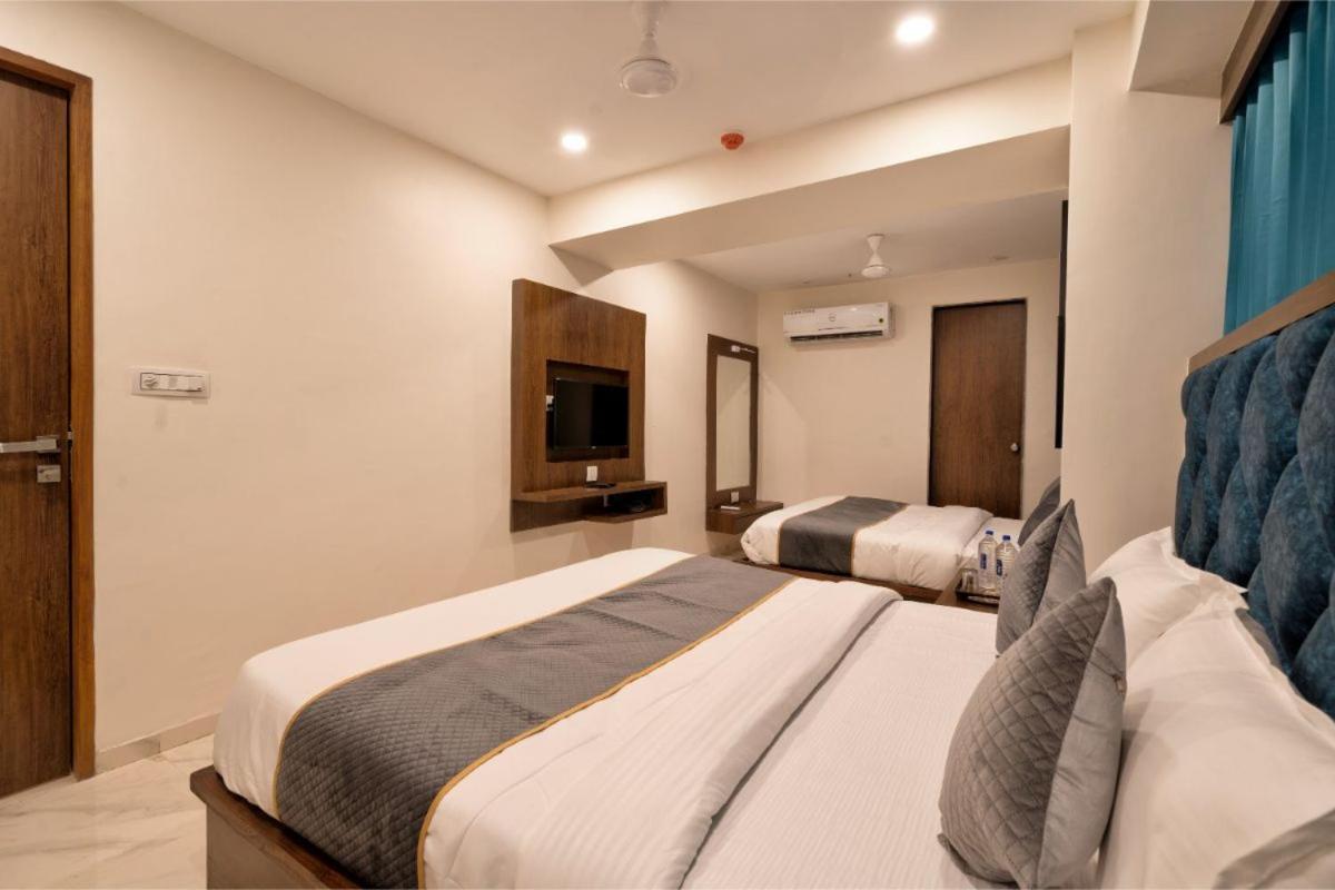 Hotel Royal 24 Ahmadabad Zewnętrze zdjęcie