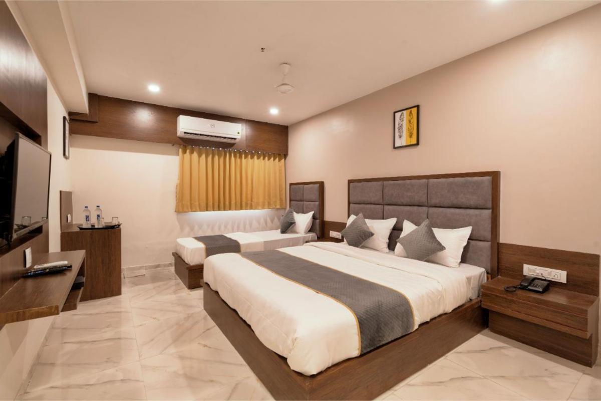 Hotel Royal 24 Ahmadabad Zewnętrze zdjęcie