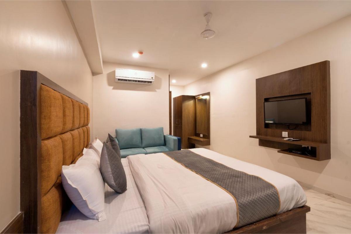 Hotel Royal 24 Ahmadabad Zewnętrze zdjęcie